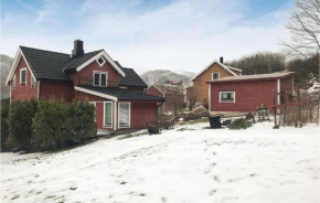 Beautiful home in Valsøyfjord with WiFi and 3 Bedrooms
